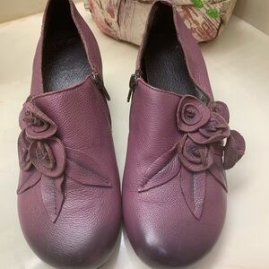 Elegant Purple Women's Shoes with Floral Design